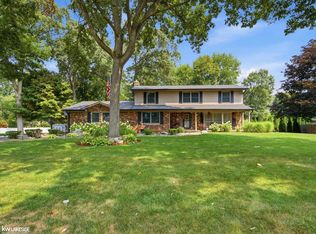 6185 Golfview Dr, Burton, MI 48509