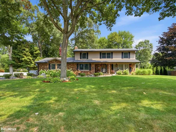 6185 Golfview Dr, Burton, MI 48509