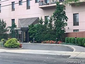 100 W Broadway Photo 1