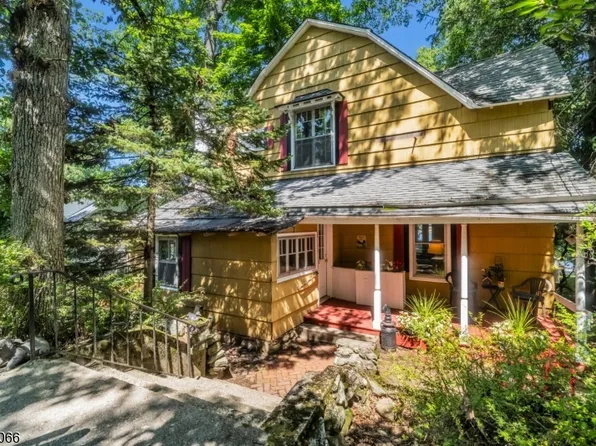 439 Lakeside Blvd, Hopatcong Boro, NJ 07843