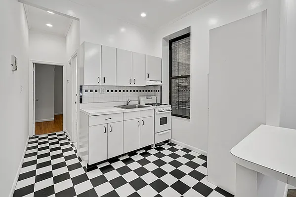 Rented by Cooper & Cooper Real Estate | media 4