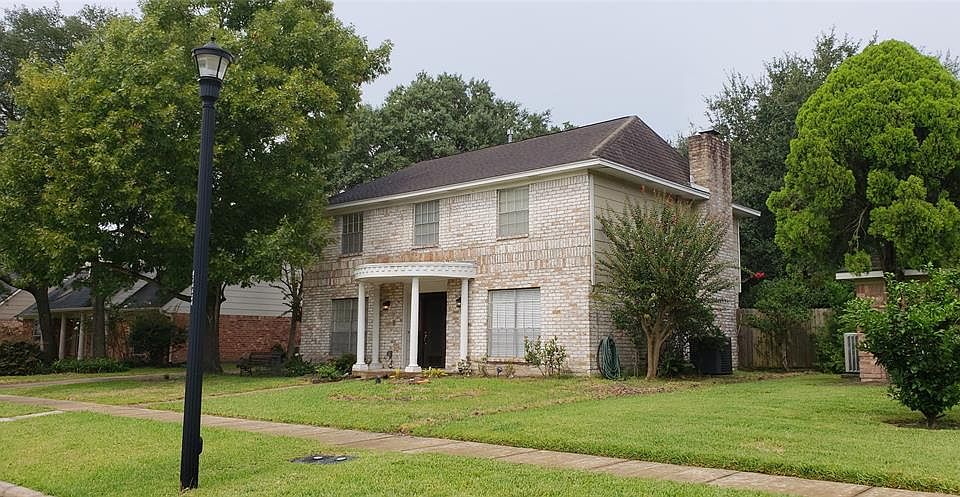 NEVER FLOODED! Beautifully Updated 2-Story Home (4/2.5/2) in Close-In Jersey Village. Easy access to 290, BW8, Galleria, Downtown & Airport.