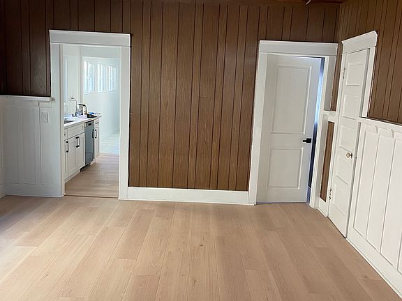 2nd image of 938 Everett St #938