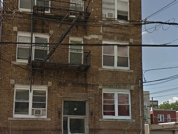 2nd image of 15 Marion Pl APT 1