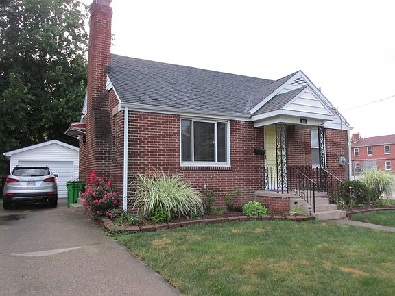 2nd image of 437 10th St NE