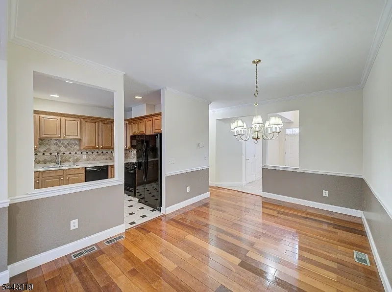 3 bed, 3.5 bath, $4,000 — Photo 4