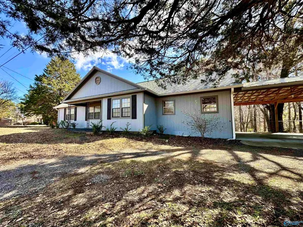 358 Apple Grove Rd, Laceys Spring, AL 35754