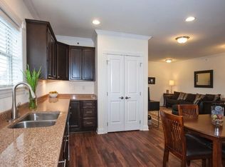 9520 Main St APT B, Clarence, NY 14031