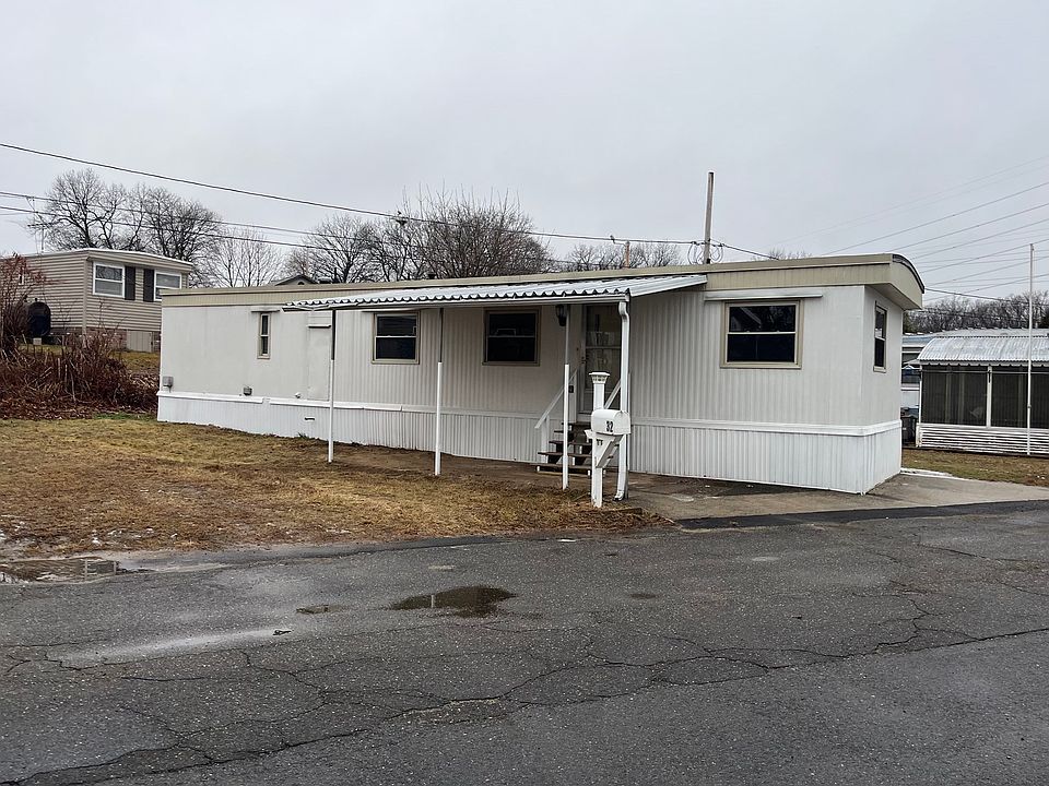 1st image of 32 Mockingbird Dr