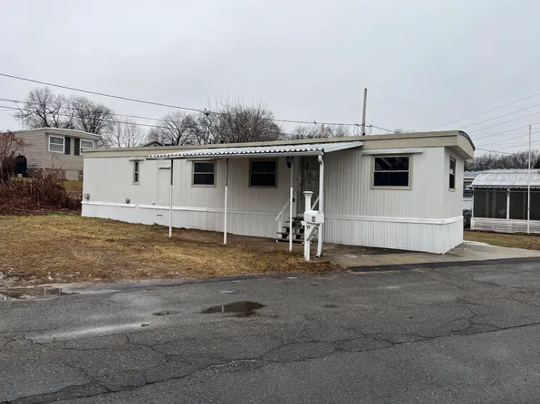 32 Mockingbird Dr, Chicopee, MA 01020