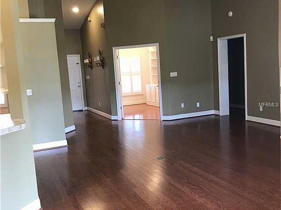 5th image of 920 Moss Ln