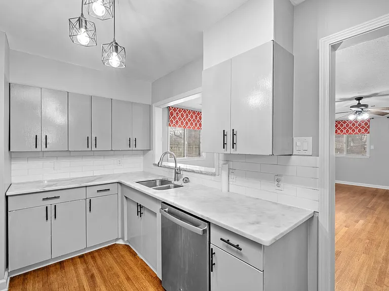 1453 Colonial Rd — Photo 11