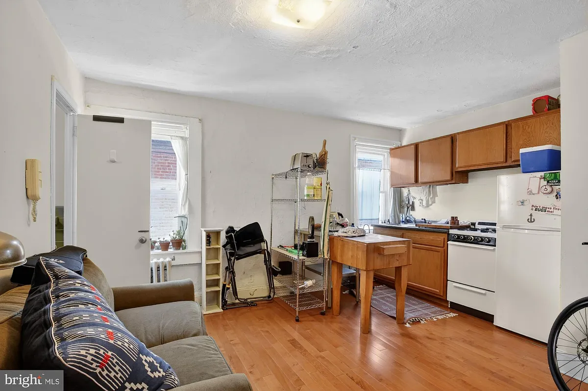 Building Photo - 916 Pine St #3R