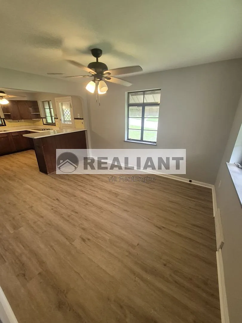 3 bed, 1.0 bath, 1328 sqft, $1,595 — Photo 4