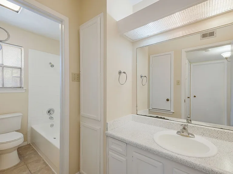 305 W Woodlawn Ave #101 — Photo 16