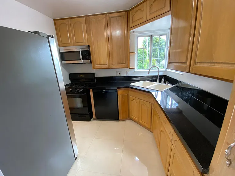 2710 Stoner Ave — Photo 6