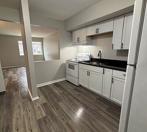 3rd image of 1101 Evans Ave #3C