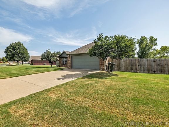 3rd image of 2507 Highwood Pl
