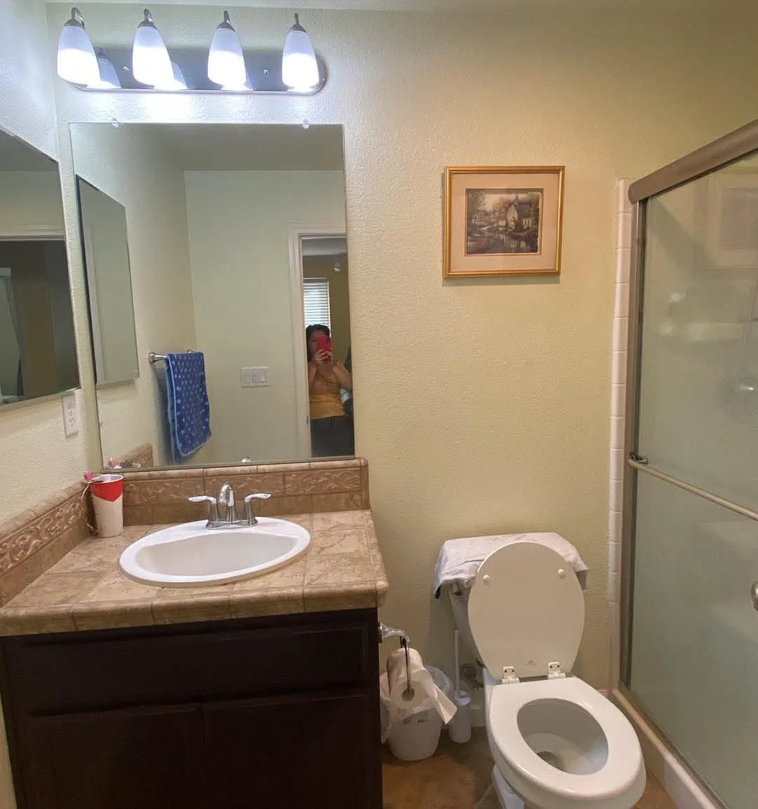 5 bed, 2489 sqft, $1,050 — Photo 2