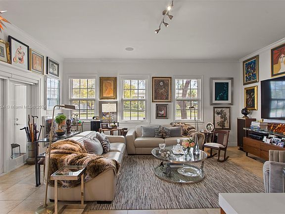 3rd image of 572 Loretto Ave #6