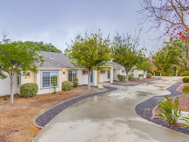 4124 Stonebridge Ln — Photo 2
