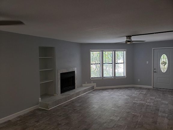 5th image of 402 N Fredericksburg