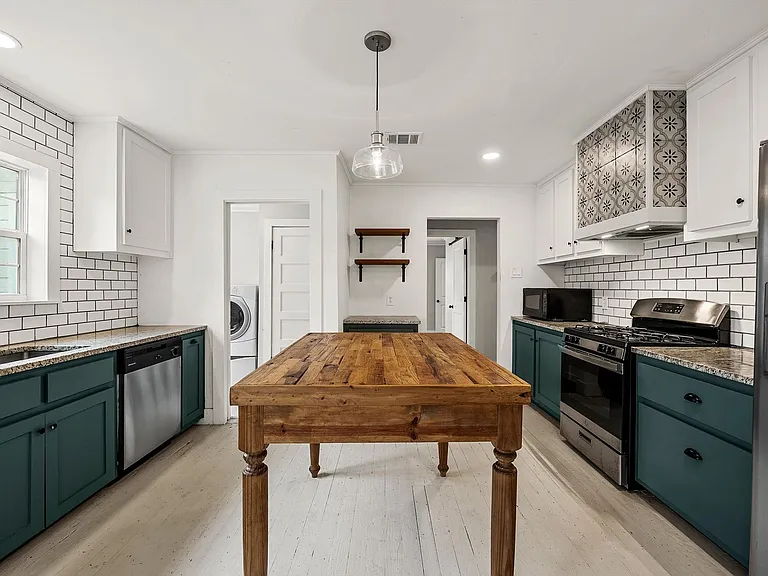 2704 Herring Ave — Photo 7