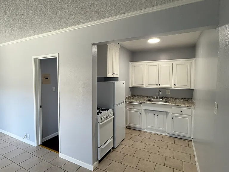 Chanteclaire Apartments — Photo 12