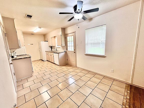 5th image of 1105 Springdale Rd