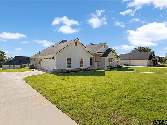 2nd image of 17265 Woodcrest Cir