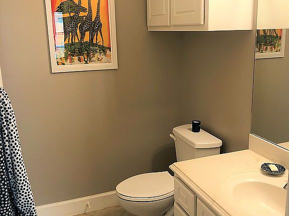 1st Floor ensuite bathroom