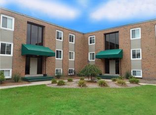 2 School Rd, Lincoln, RI 02865