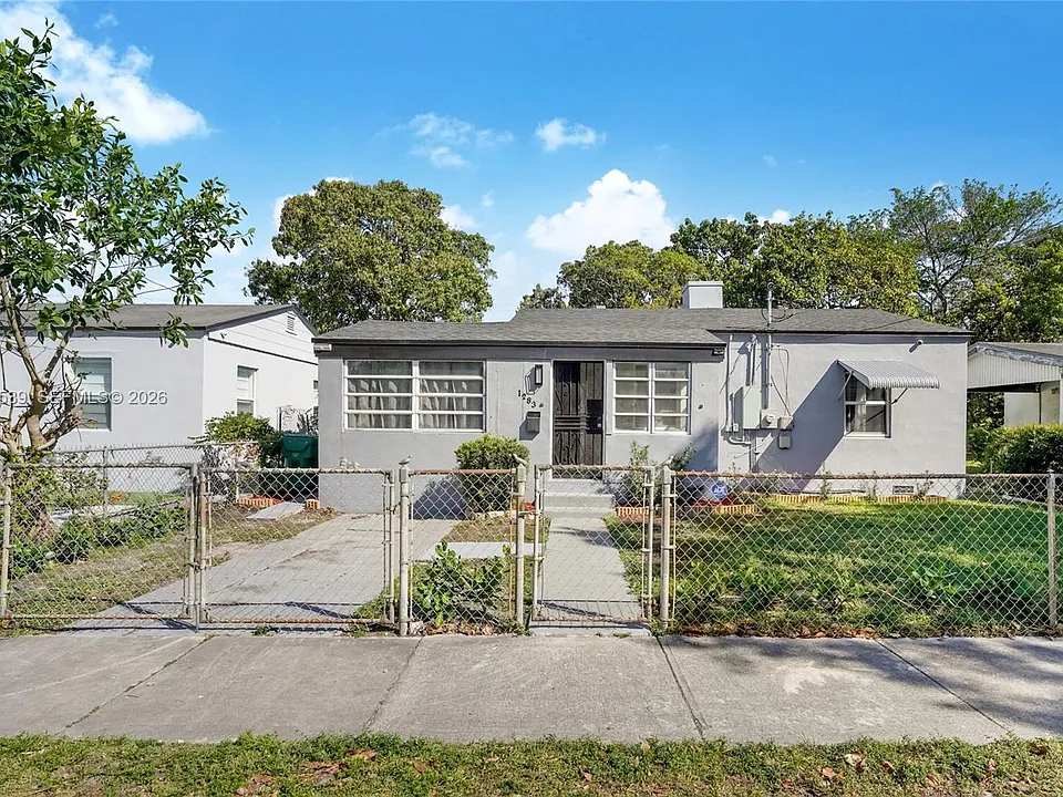 1283 NW 45th St