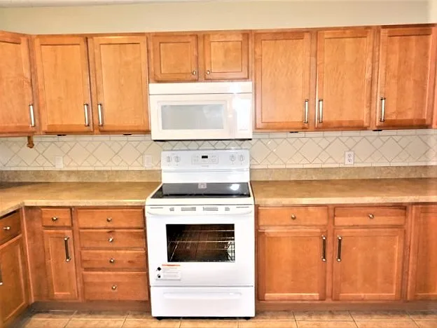 2170 Savannah Oaks Ln — Photo 7