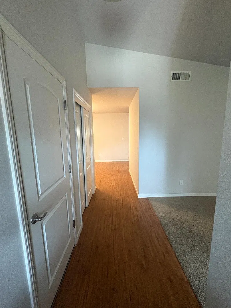 1460 Georgia Ct — Photo 4