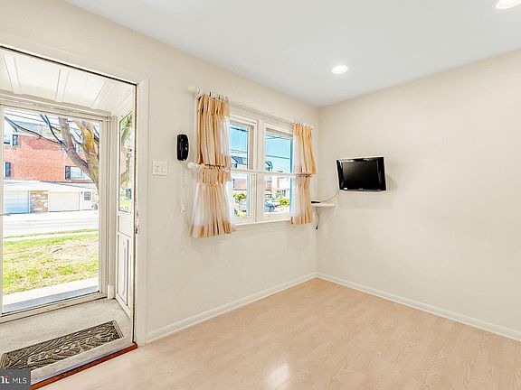 4th image of 615 Artwood Dr