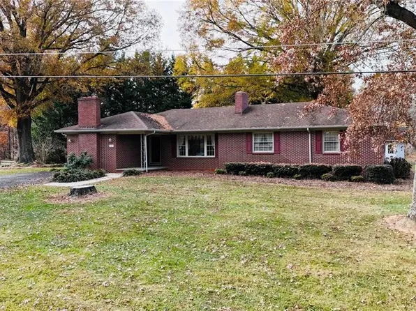 857 Gillespie St, Dobson, NC 27017