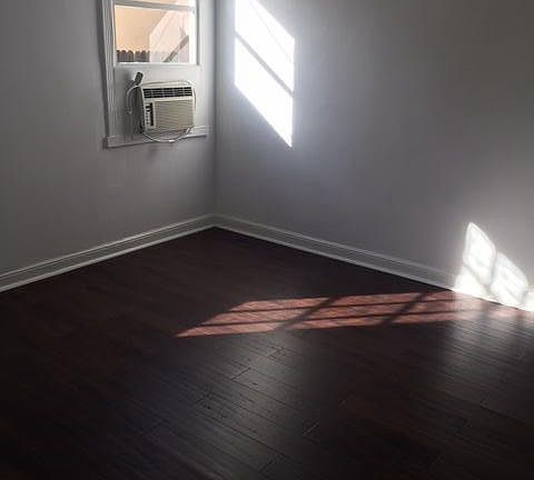 4th image of 5216 De Longpre Ave