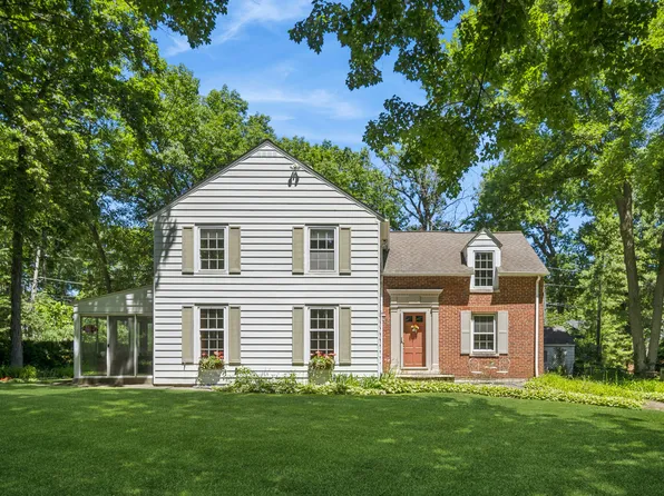 1342 Larrabee Ln, Northbrook, IL 60062