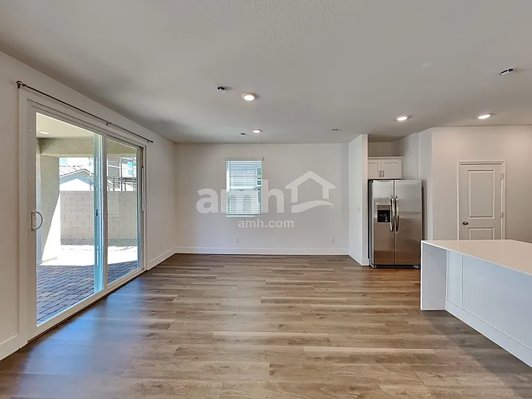 5856 Vaes Dothrak St — Photo 5