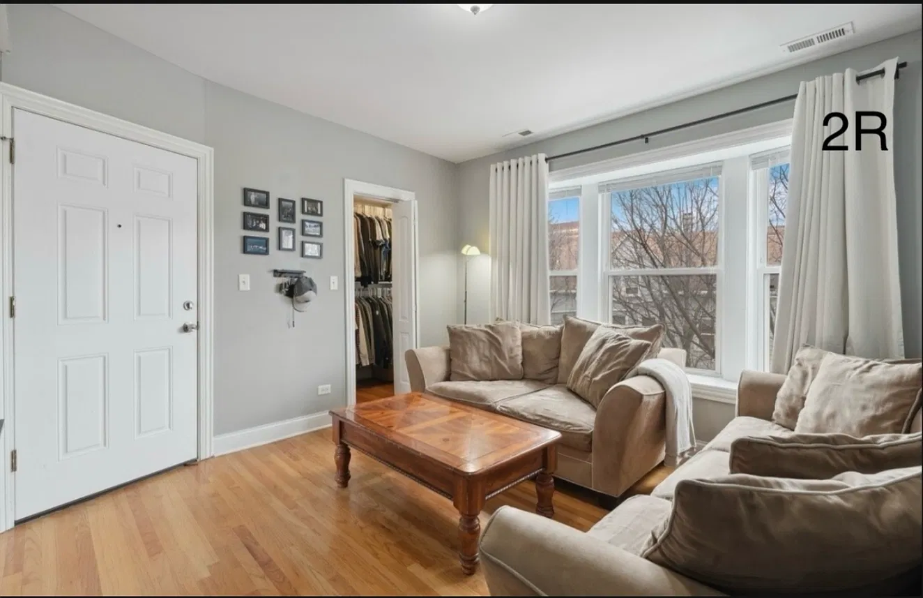 3300 N Sacramento Ave — Photo 1