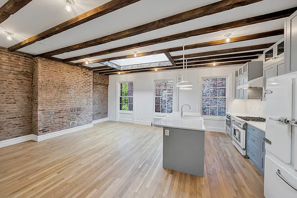 Rented by New York Residence | media 33