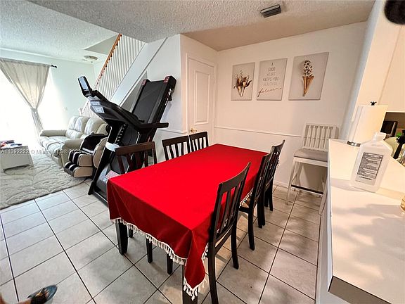 4th image of 1290 Sorrento Dr
