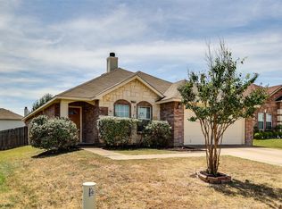 825 Crystal Dr, Burleson, TX 76028