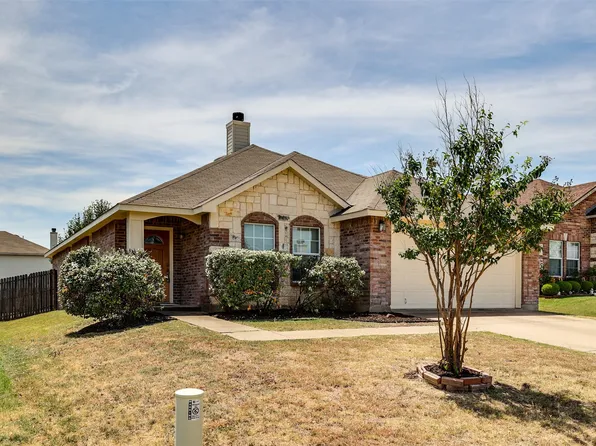825 Crystal Dr, Burleson, TX 76028