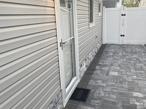 3rd image of 145 Augusta Ave #1F