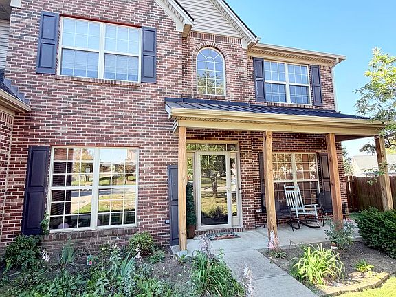 2nd image of 572 Thames Cir