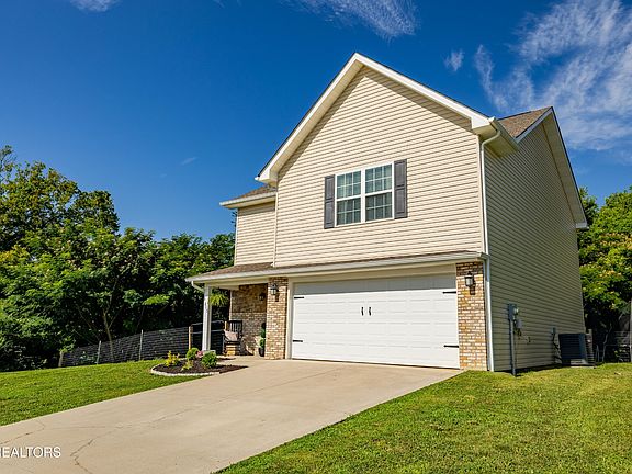 2nd image of 215 Rye Dr