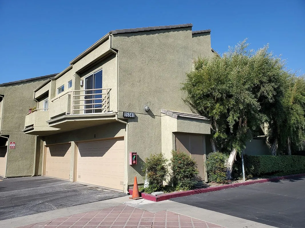 2 bed, 3.0 bath, 940 sqft, $3,350 — Photo 3