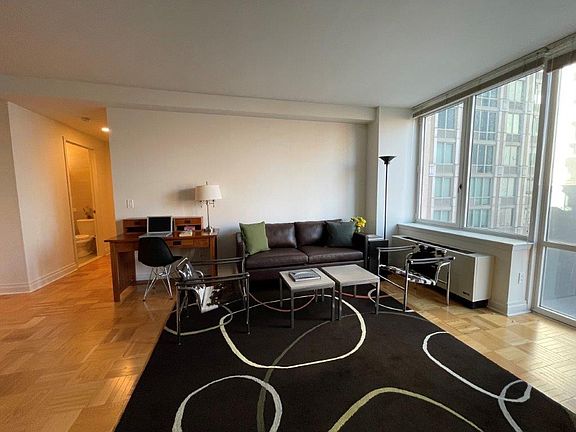 3rd image of 1510 Lexington Ave APT 8L